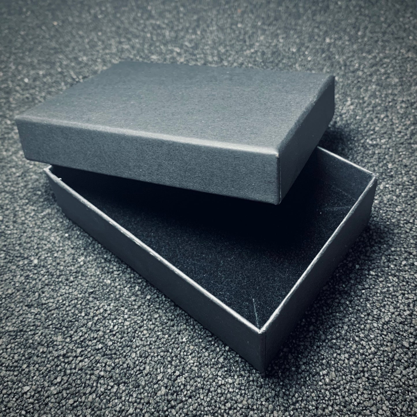 SCN | Scatola in cartone nera per fossili 90x65mm