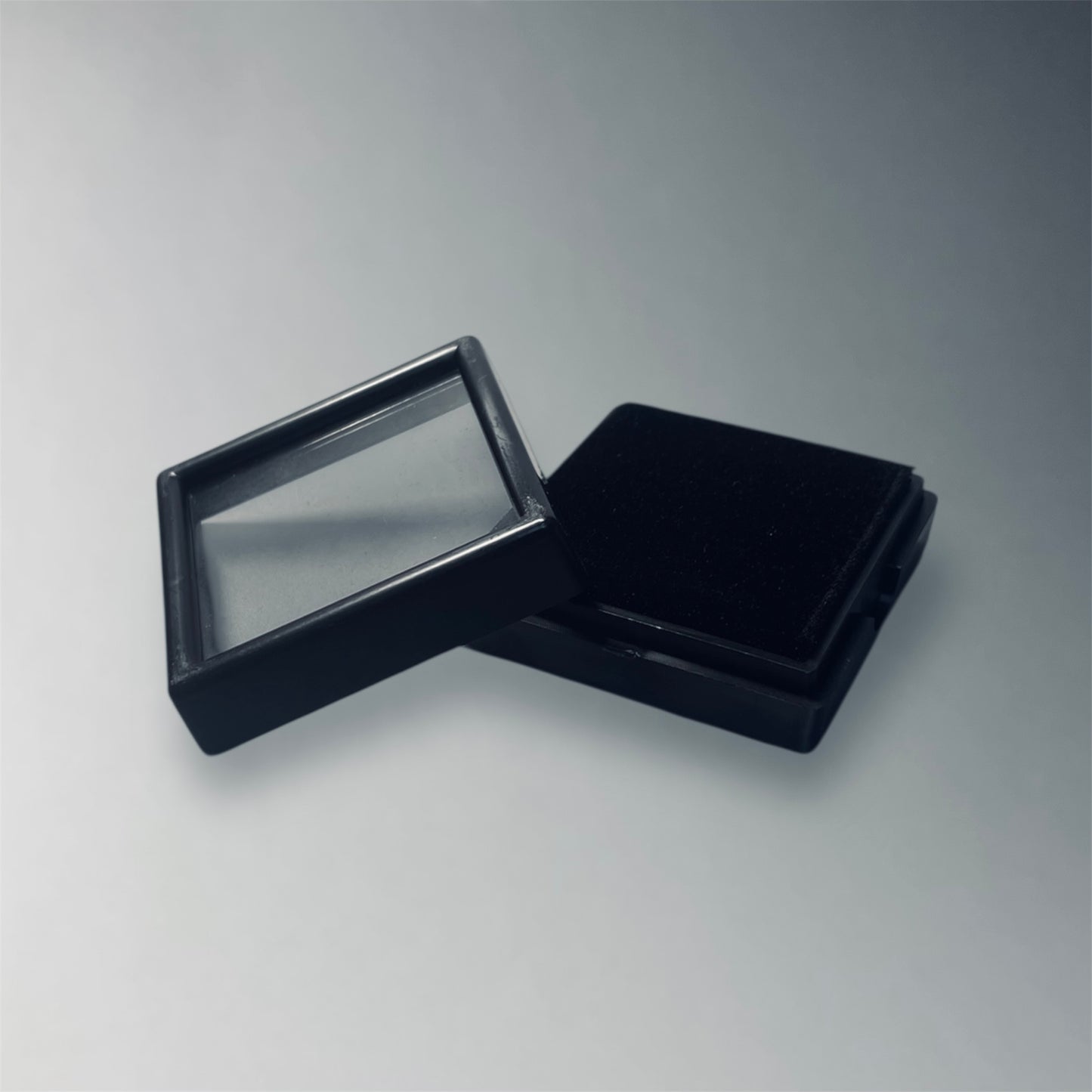 SGN4 | Scatola nera per fossili con feltrino 40x40mm