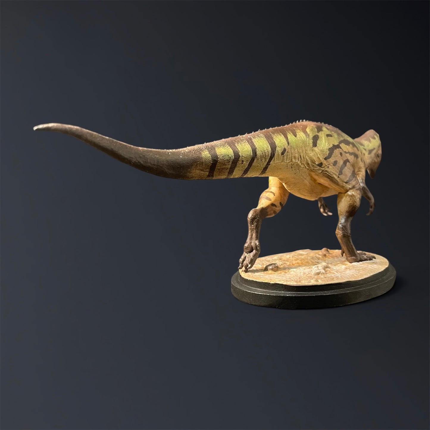 Dinosauri d'Italia - 03 “SALTRIO” | Modellino di Saltriovenator zanellai 1:32 (dipinto a mano)