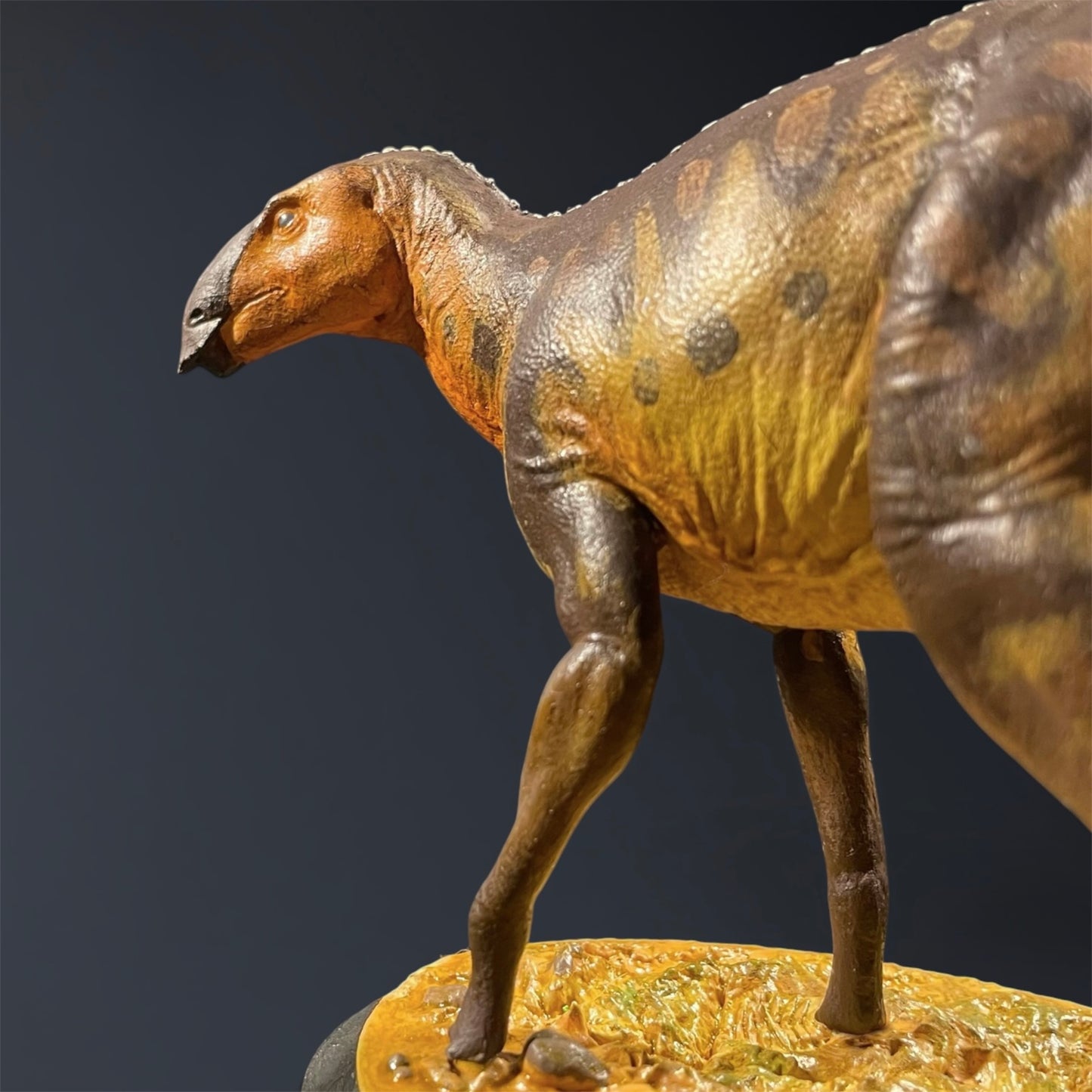 Dinosauri d'Italia - 02 “BRUNO” | Modellino di Tethyshadros insularis 1:25 (dipinto a mano)