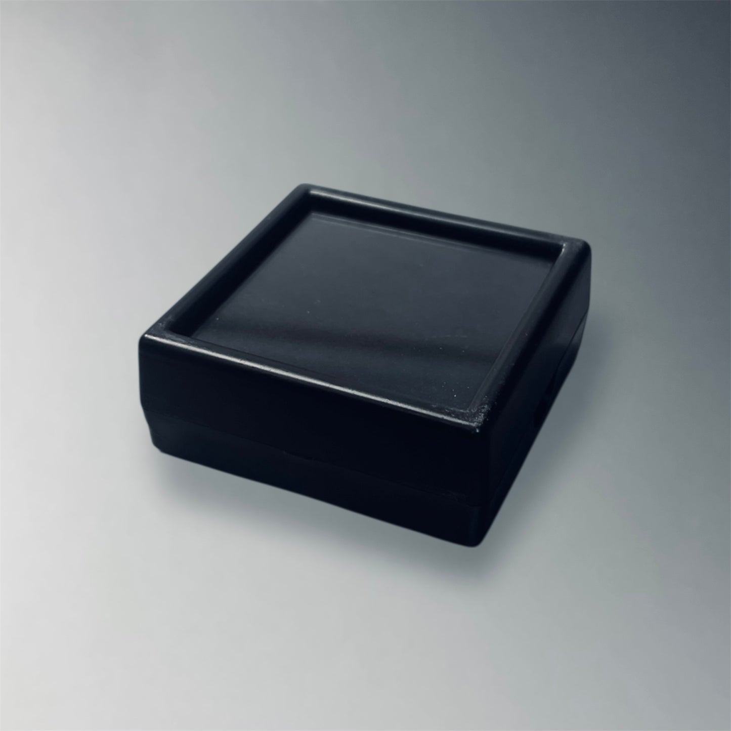 SGN4 | Scatola nera per fossili con feltrino 40x40mm