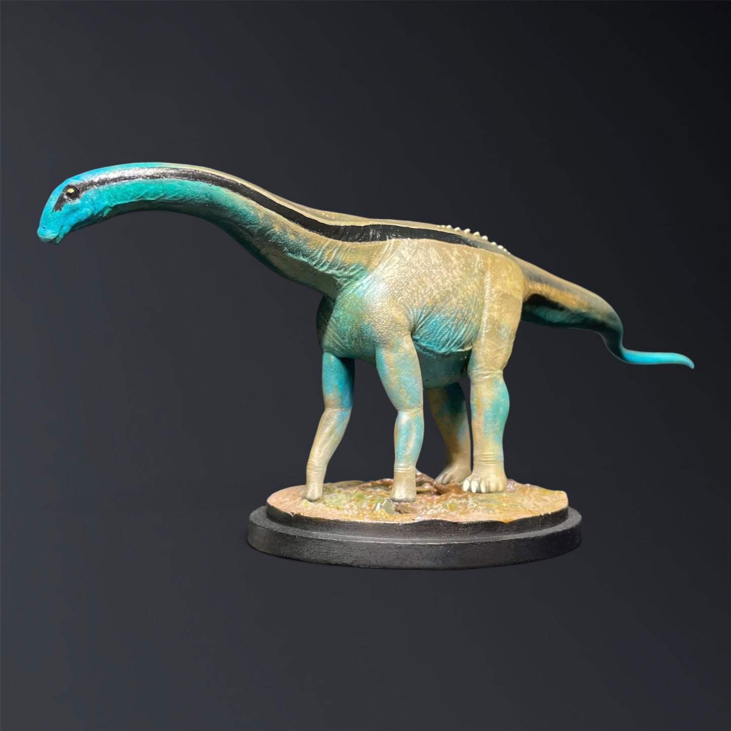 Dinosauri d'Italia - 04 “TITO” | Modellino di Titanosauria indet. 1:25 (dipinto a mano)